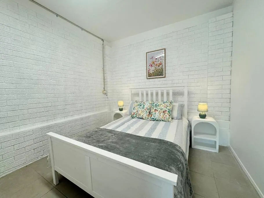 Macgregor 2Bed Studio 3Elc Brisbane Australia